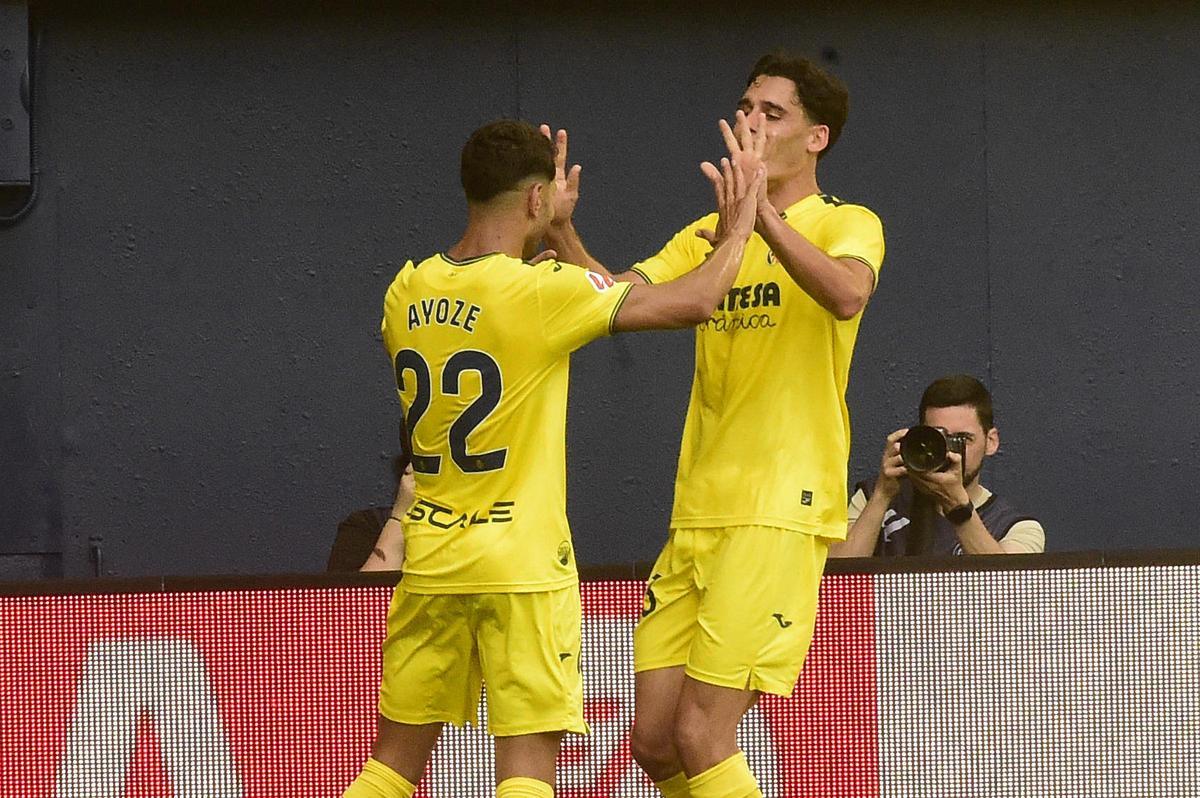Ayoze y Cardona celebran el 1-0.