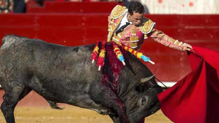 Rafaelillo cortó una oreja del cuarto tras una labor entregada y profesional.