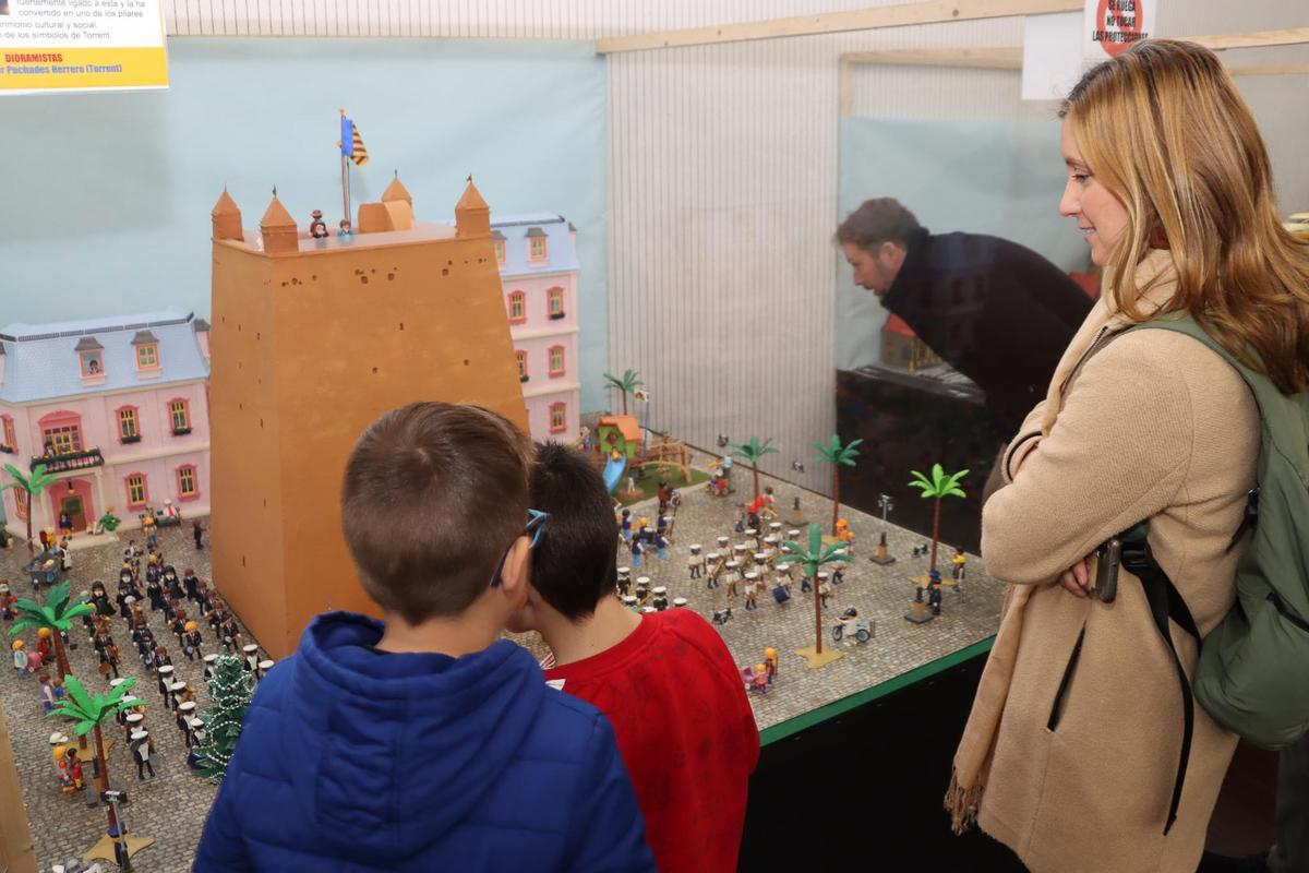 La Torre de Torrent representada en Playmobil en la exposición