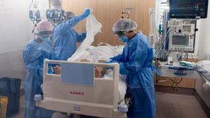 El coronavirus segueix el seu repunt a Catalunya i l’ocupació de les ucis torna a pujar