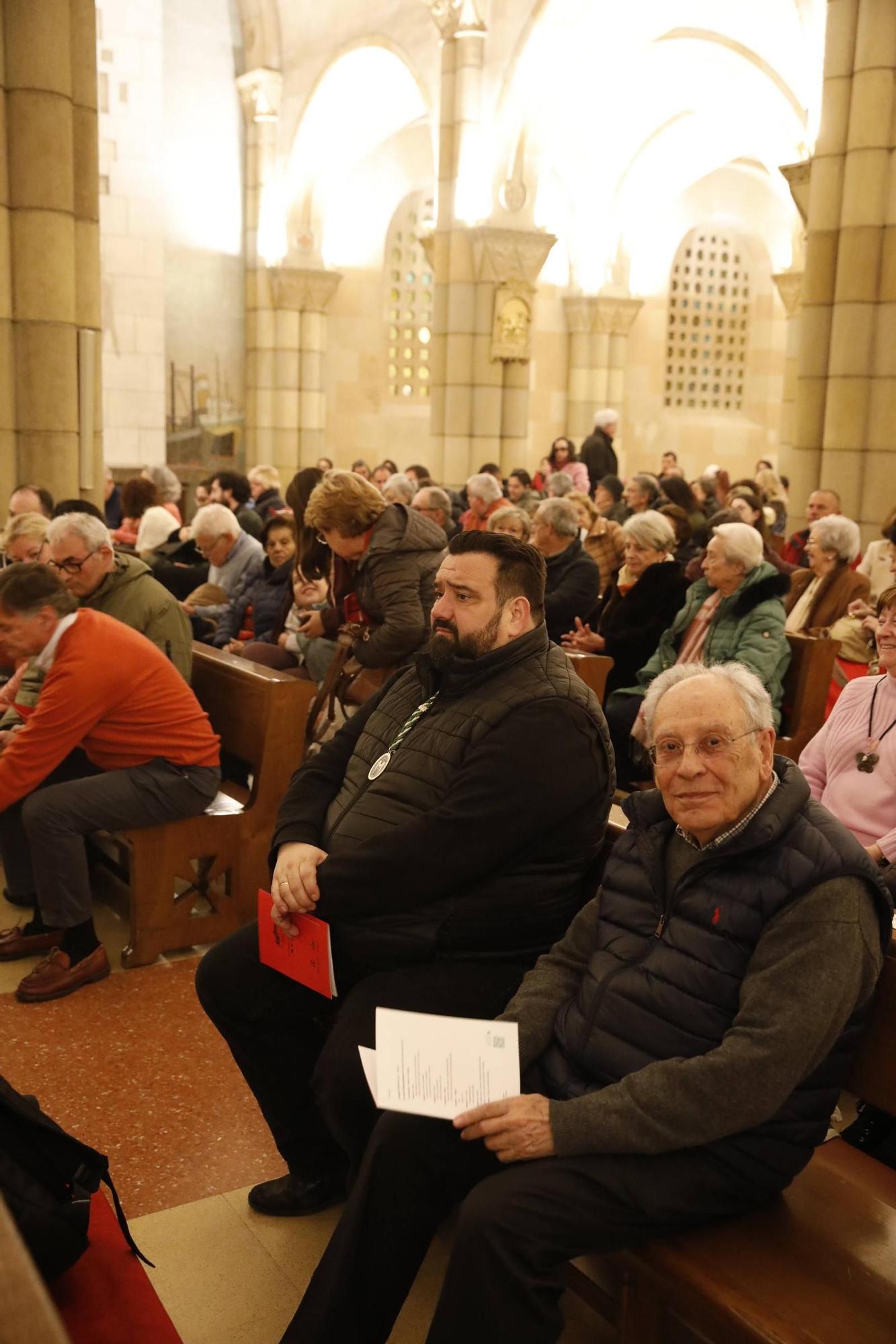 El concierto solidario y recogida de alimentos en la iglesia de San Pedro, en imágenes