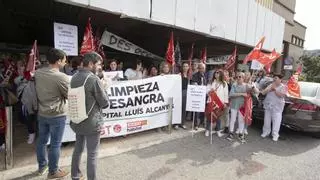 Las limpiadoras del hospital de Xàtiva estallan por la reducción de plantilla: "No llegamos a todo"