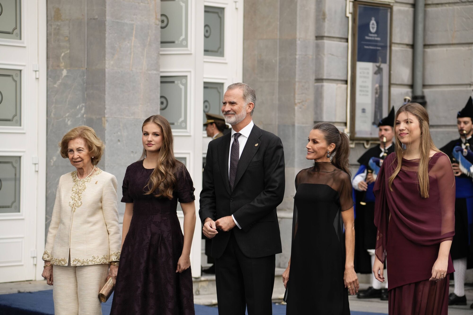 Así fue la llegada de los invitados a los premios "Princesa de Asturias" y su paso por la alfombra azul