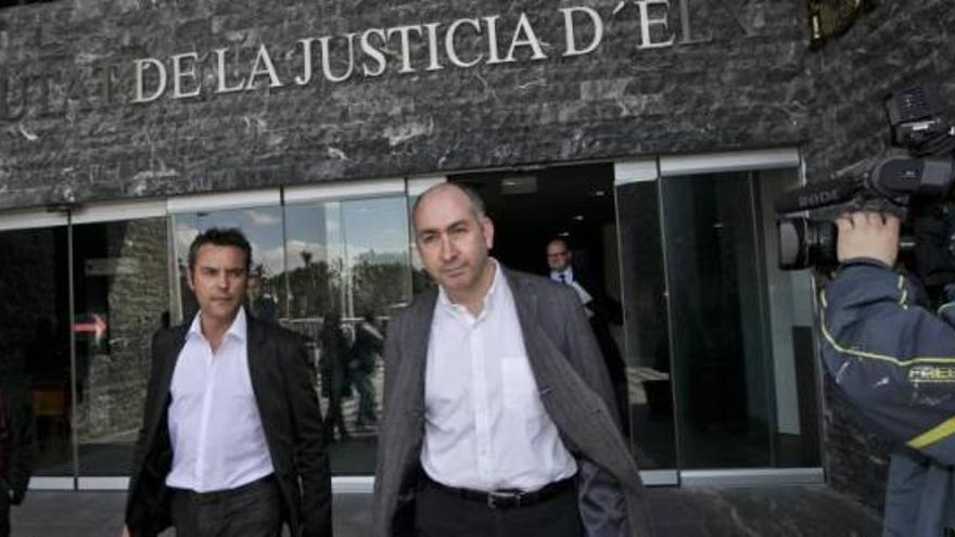 Alejandro Soler, a la salida de la Ciudad de la Justicia de Elche, tras declarar el pasado miércoles.