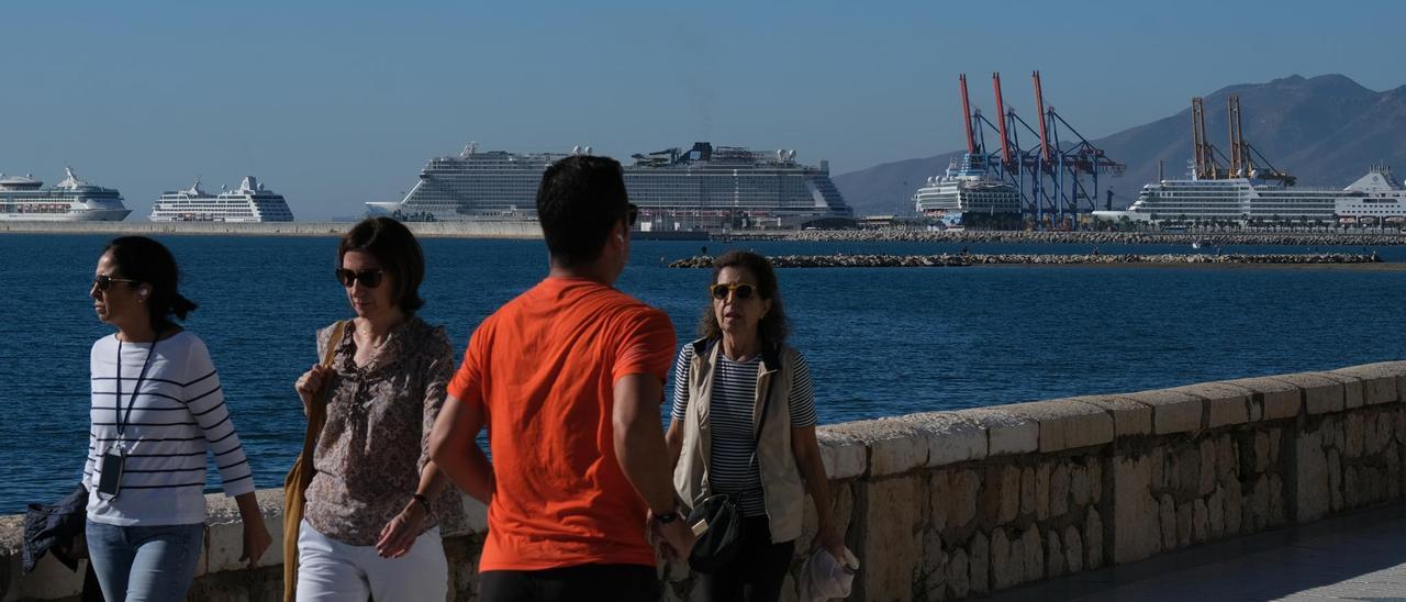 Varios cruceros coinciden atracados en el puerto de Málaga