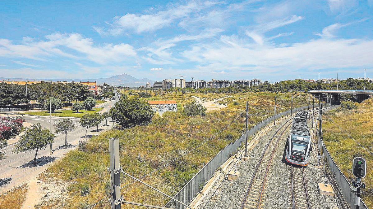 Vista de los terrenos donde está previsto desarrollar el nuevo espacio de usos deportivos.