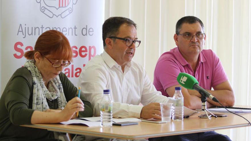 Paquita Ribas, Josep Marí Ribas y Ángel Luis Guerrero, ayer en rueda de prensa.