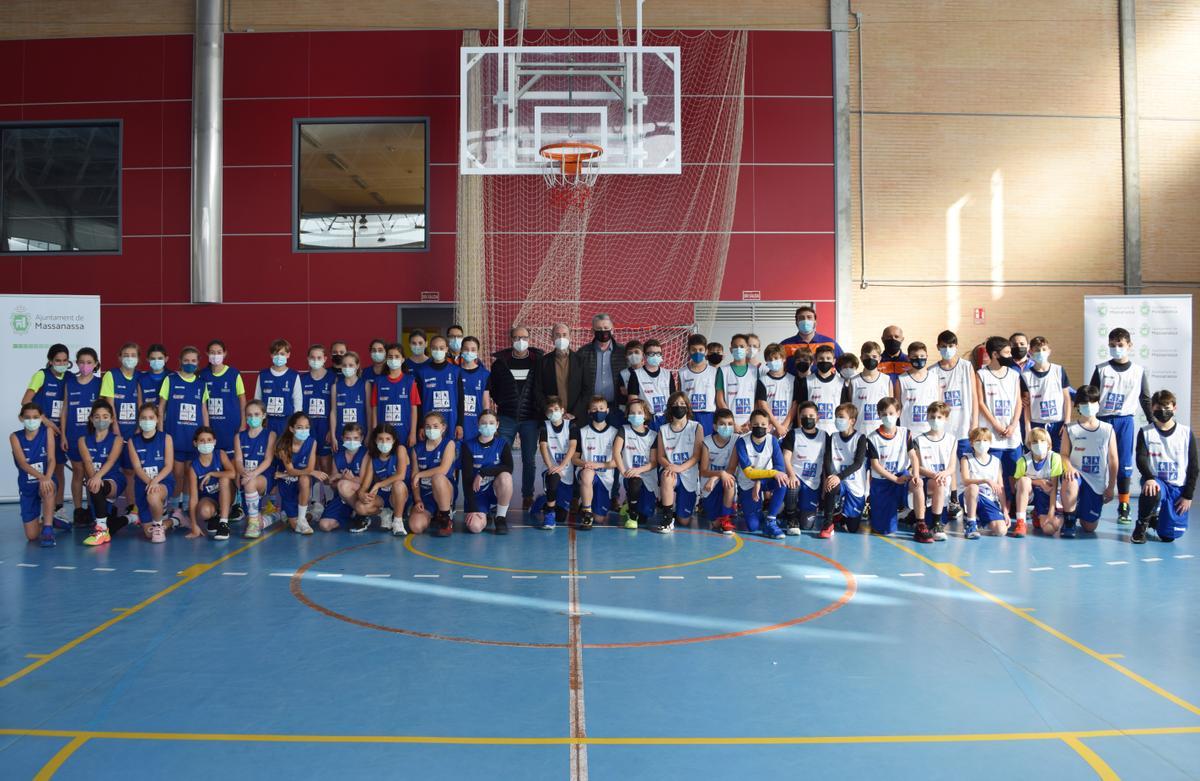 El Pabellón Municipal de Massanassa acogerá a un total de 30 jugadores y 30 jugadoras de categoría Alevín de la generación 2011, llevándose a cabo un total de 14 sesiones de entrenamiento durante cada temporada.