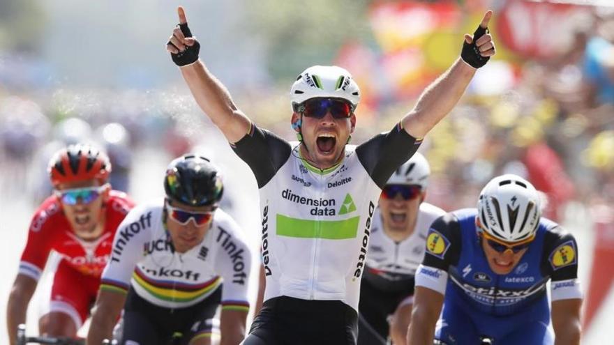 Cavendish gana la primera etapa del Tour y se viste de amarillo