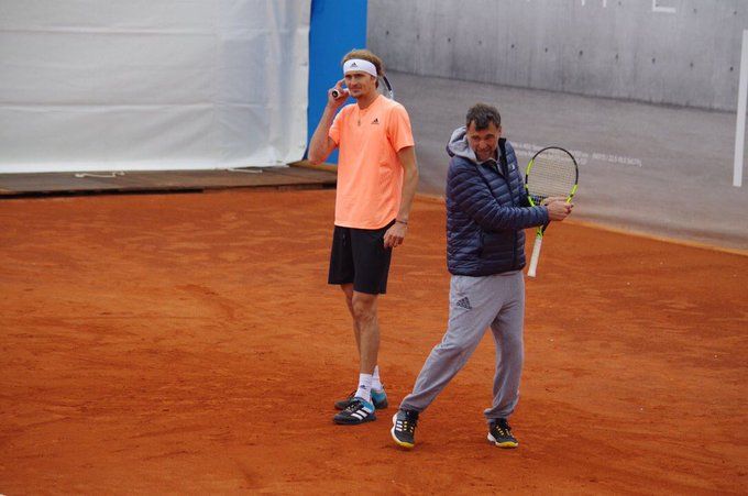 Bruguera y Zverev , en un entrenamiento.