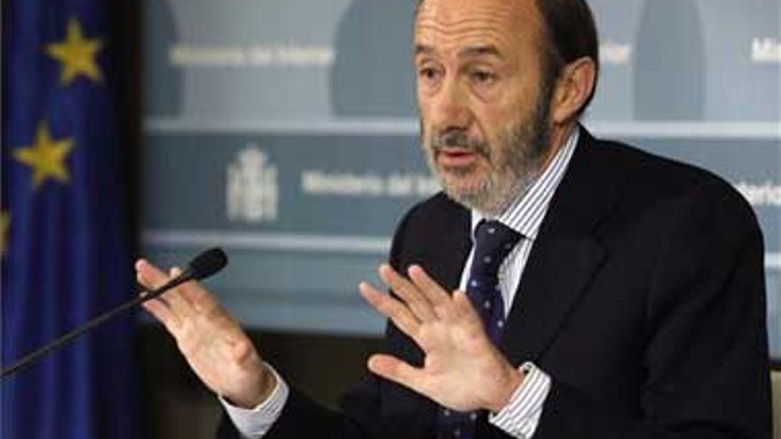 Rubalcaba: &quot;Pido a Rajoy que repita conmigo: &#039;ETA no ha sido&#039;&#039;