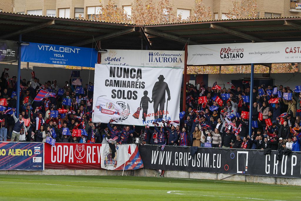 Encuentro de Copa del Rey entre el Rayo Vallecano y el Yeclano, en imágenes