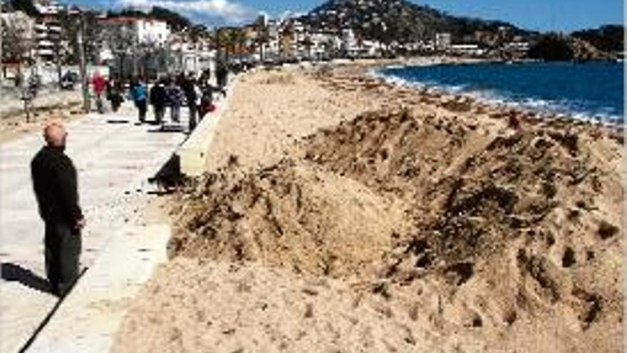 La platja de s&#039;Abanell es veu afectada pels temporals marítims.