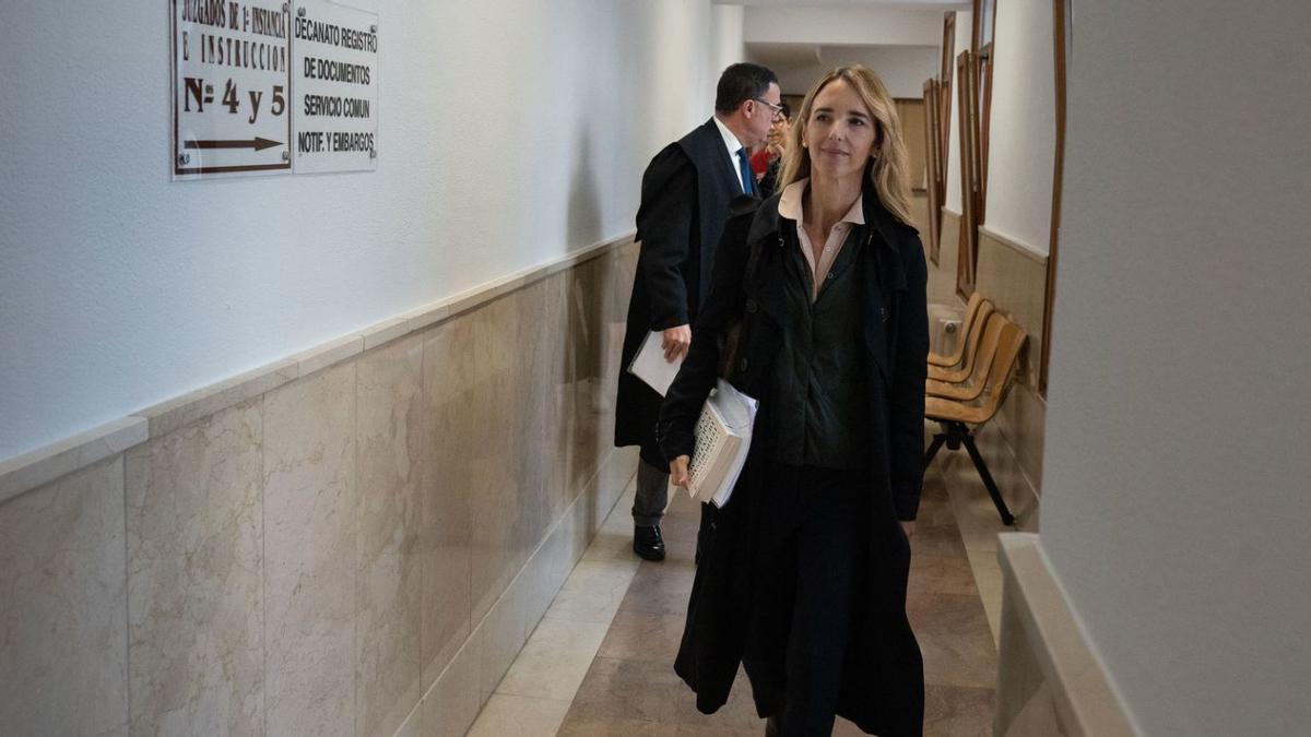 Cayetana Álvarez de Toledo, antes de acceder al juicio. |