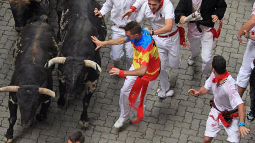 Un momento del primer encierro de San Fermín.