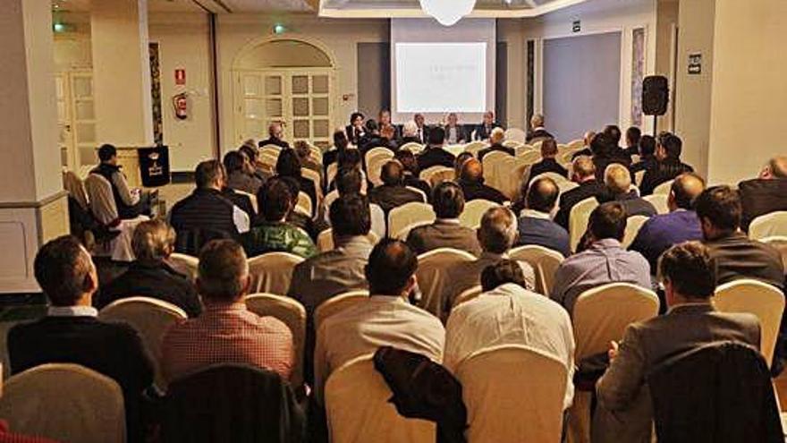 Asamblea de la Real Cofradía del Santo Entierro, ayer en un hotel de la ciudad.