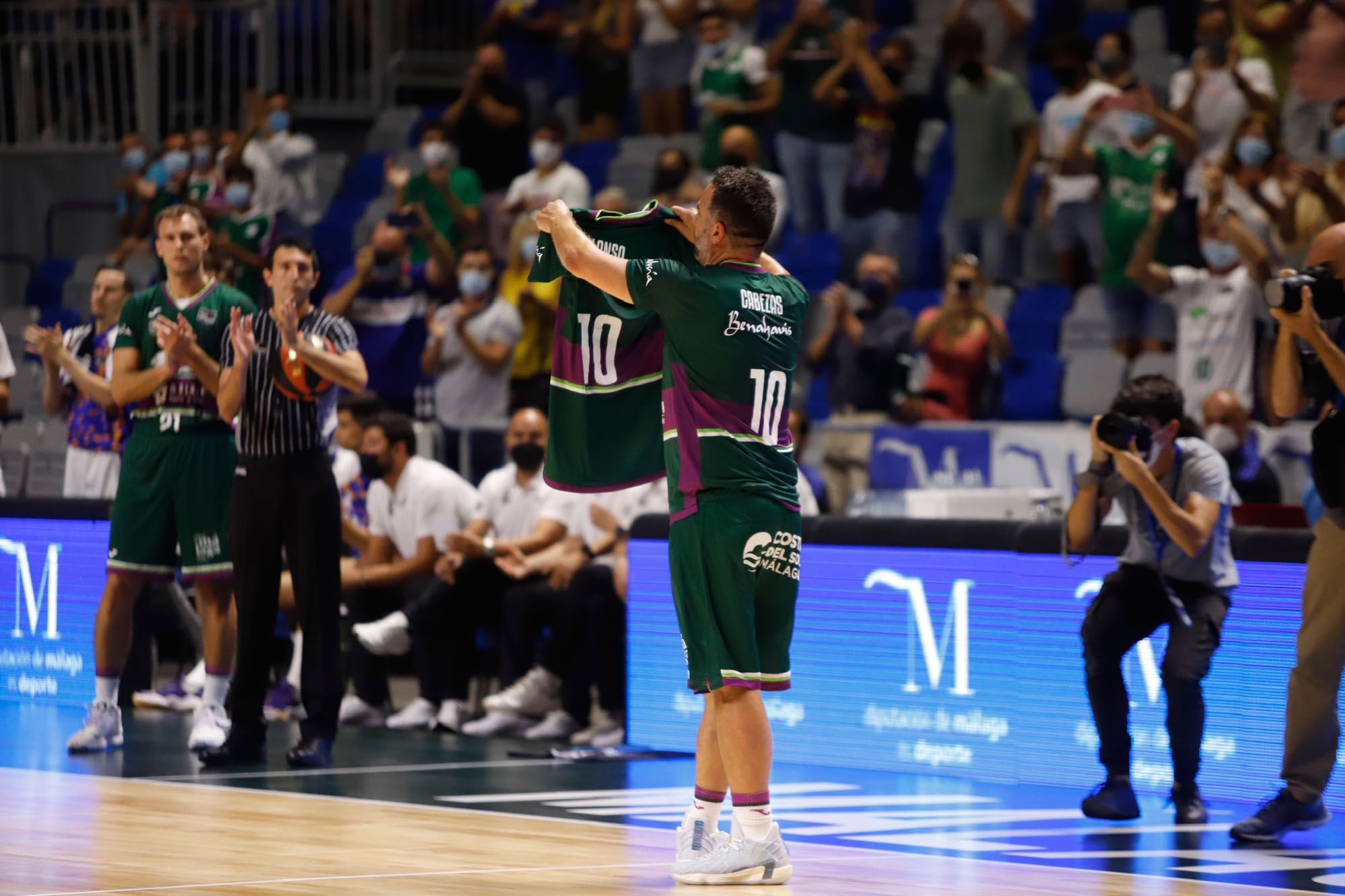 Carlos Cabezas juega su último partido con el Unicaja en el Carpena