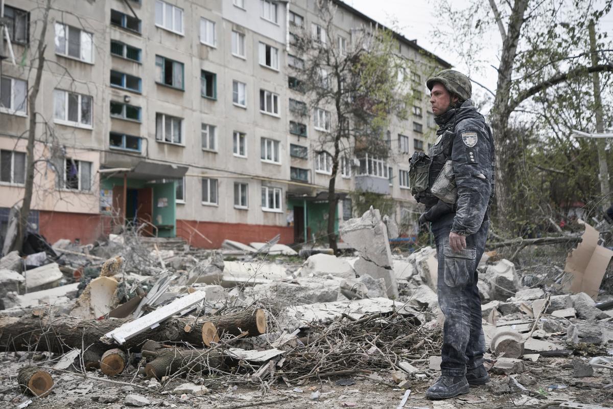 Nueve muertos y más de 20 heridos tras un bombardeo ruso en Sloviansk, en Donetsk.