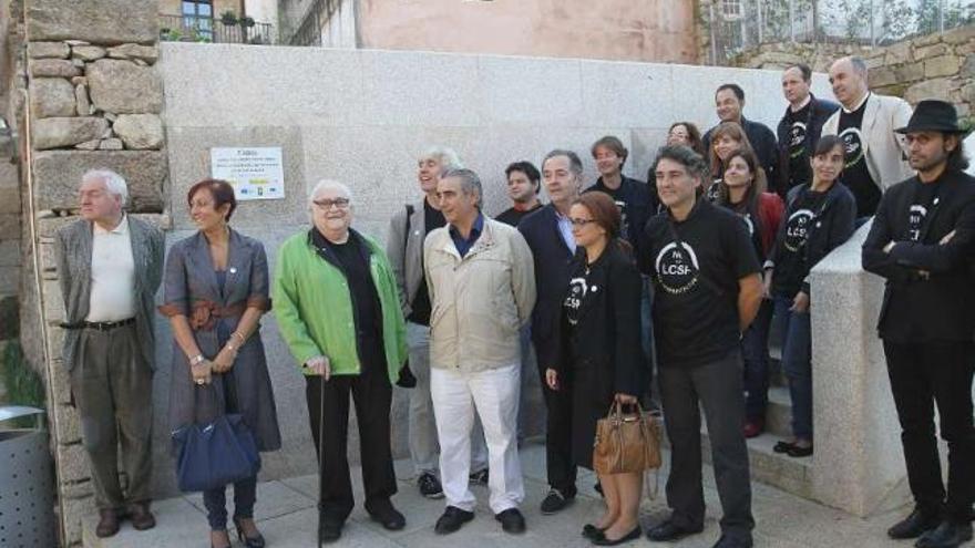 Los arquitectos en As Burgas, algunos luciendo la camiseta reivindicativa contra la nueva ley.  // I.Osorio