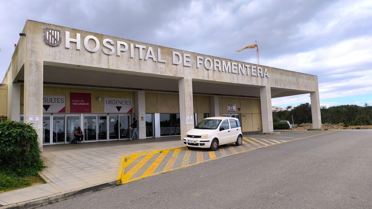 La entrada principal del hospital de Formentera