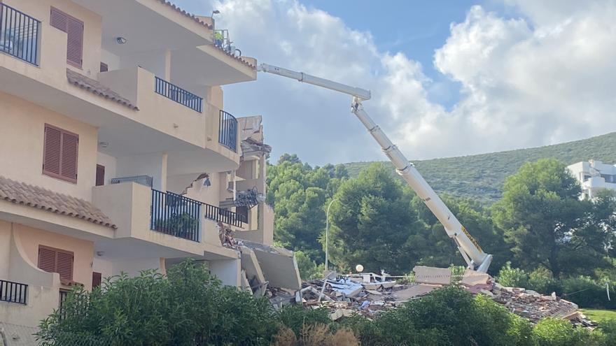 Inician la demolición y desescombro del edificio derrumbado en Peñíscola