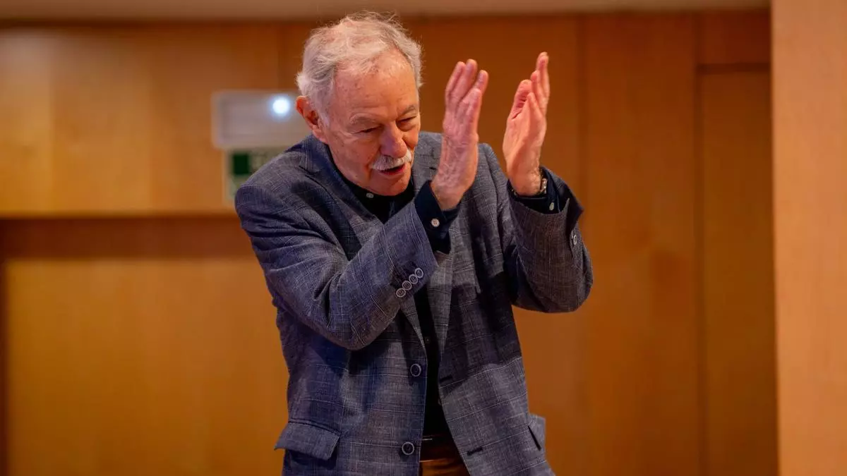 Eduardo Mendoza: "He dedicado toda la vida a lo que más me gusta, escribir y hacer el vago, y esto al final me lo premian"