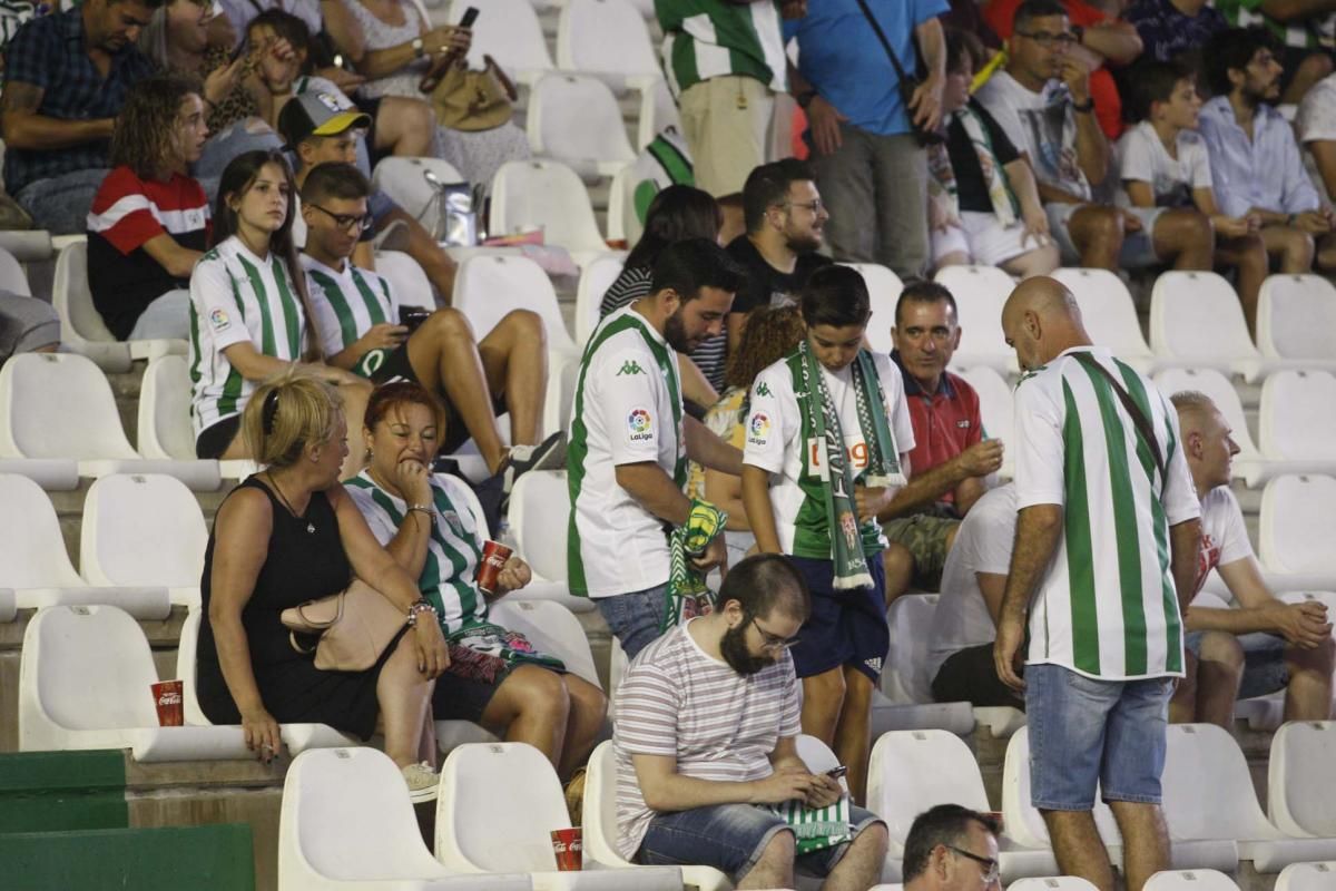 Los aficionados del Córdoba CF en el Arcángel