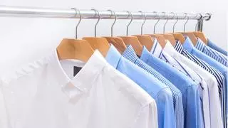 La solución para colgar más ropa en tu armario y que no se caiga: Lidl tiene el invento perfecto