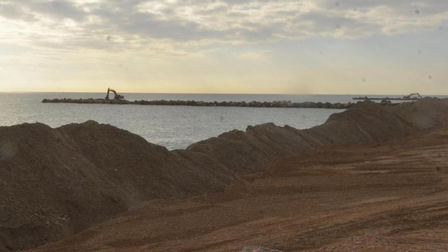 Los espigones de Moncofa estarán acabados antes de verano: permitirán ampliar la playa hasta 50 metros