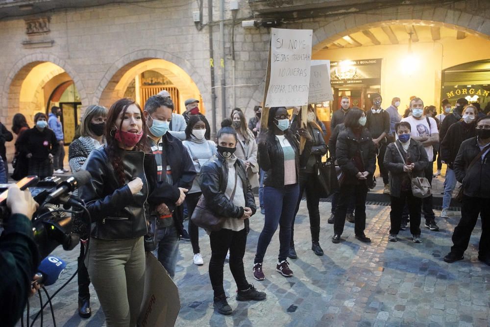 Restauradors i autònoms gironins protesten a la plaça del Vi