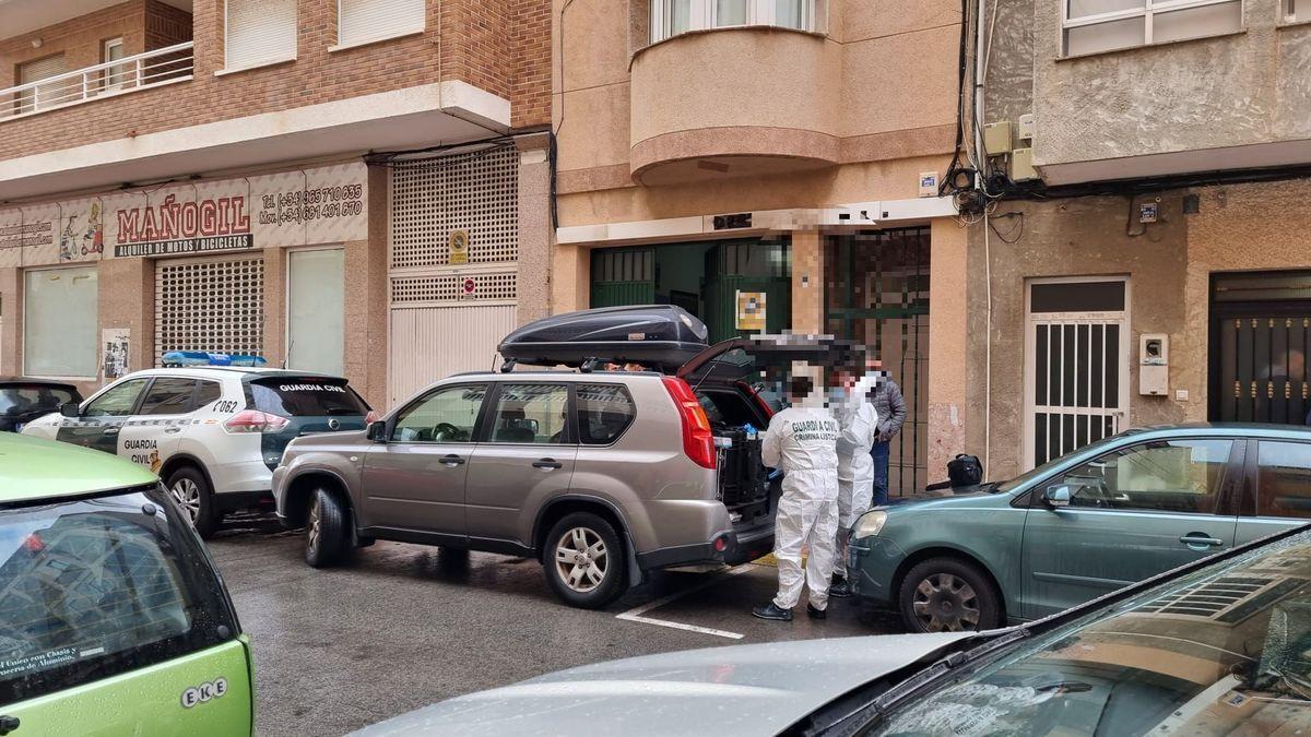 Agents investigant al domicili