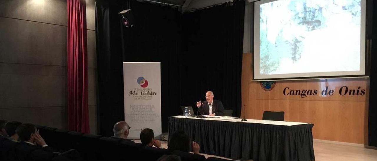 La conferencia de Andrés Martínez en Cangas de Onís.