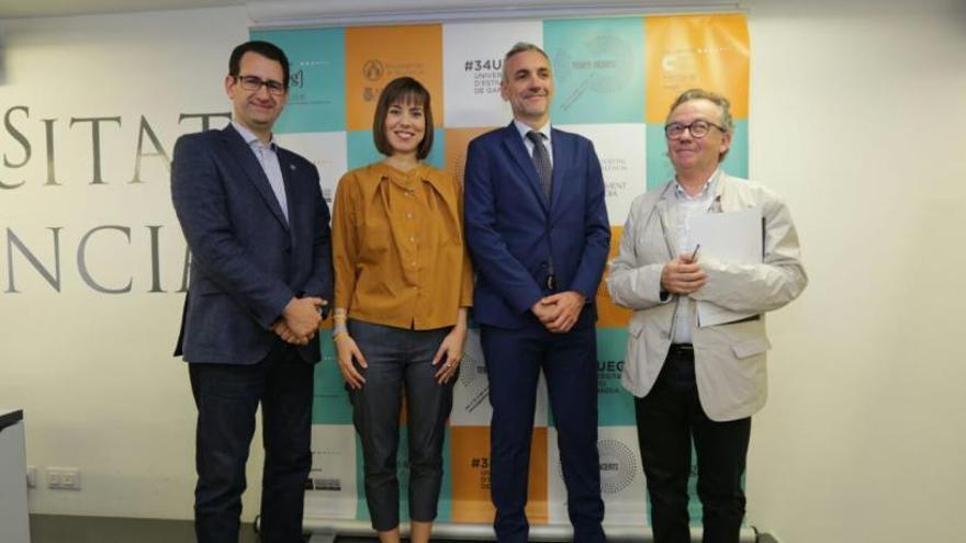 Diana Morant amb representants de la Universitat de València ahir a Gandia.