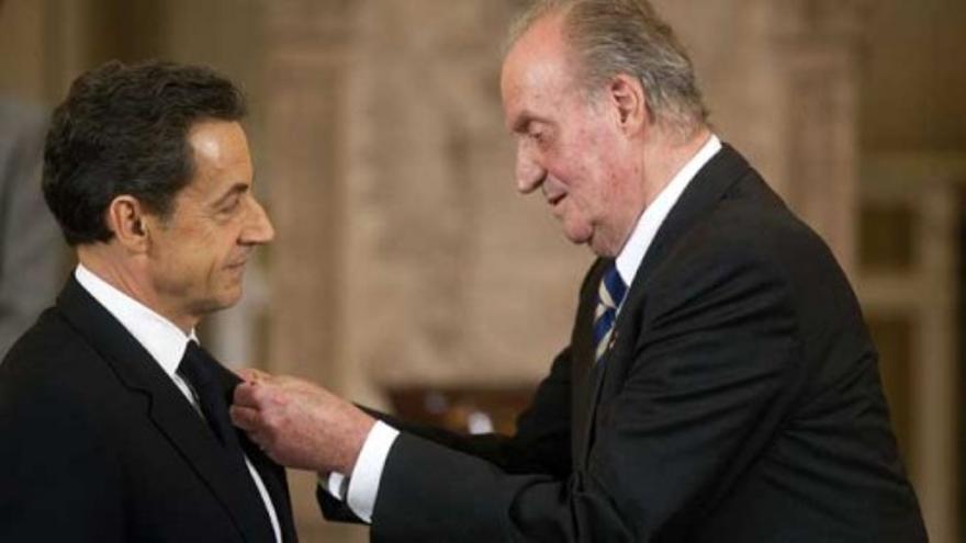 El Rey entrega a Sarkozy el Toisón de Oro