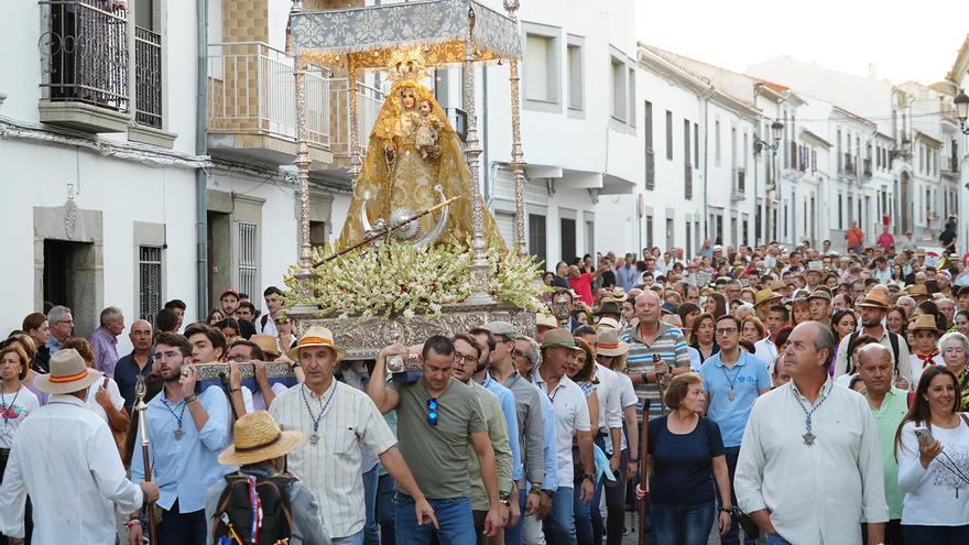 La Virgen de Luna abandona Villanueva de Córdoba para regresar a su santuario