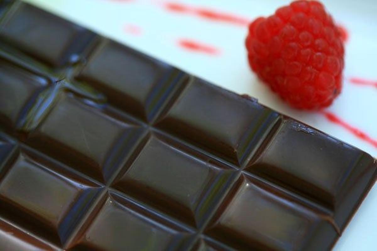 6 motivos por los que debes comer chocolate negro a diario: ayuda a mantener tu peso