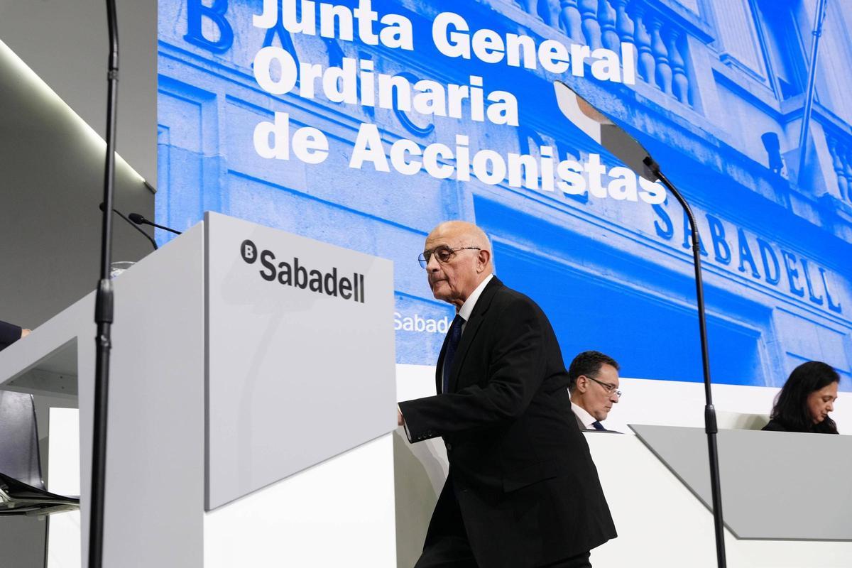 Primera junta de accionistas del Sabadell tras el regreso a Catalunya
