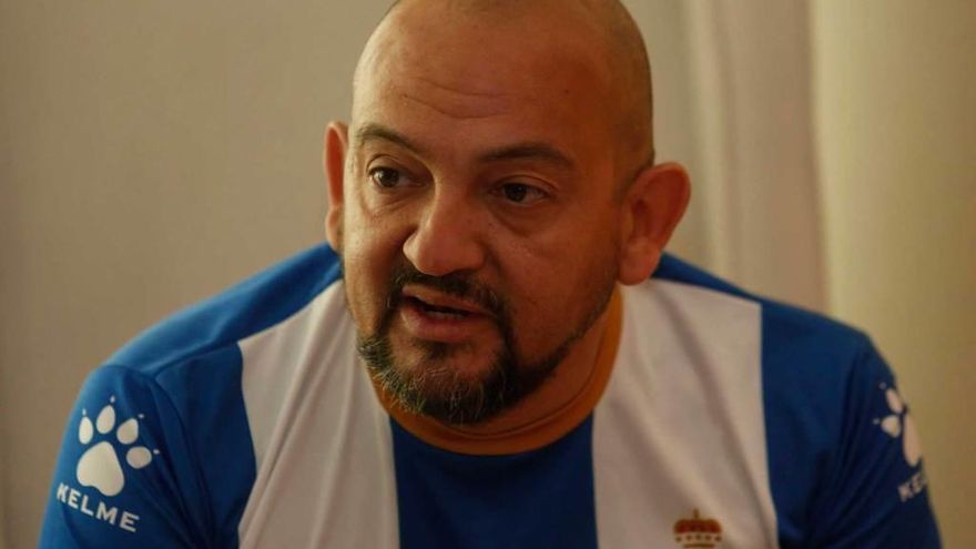 Álvaro López, con la camiseta del Real Avilés.