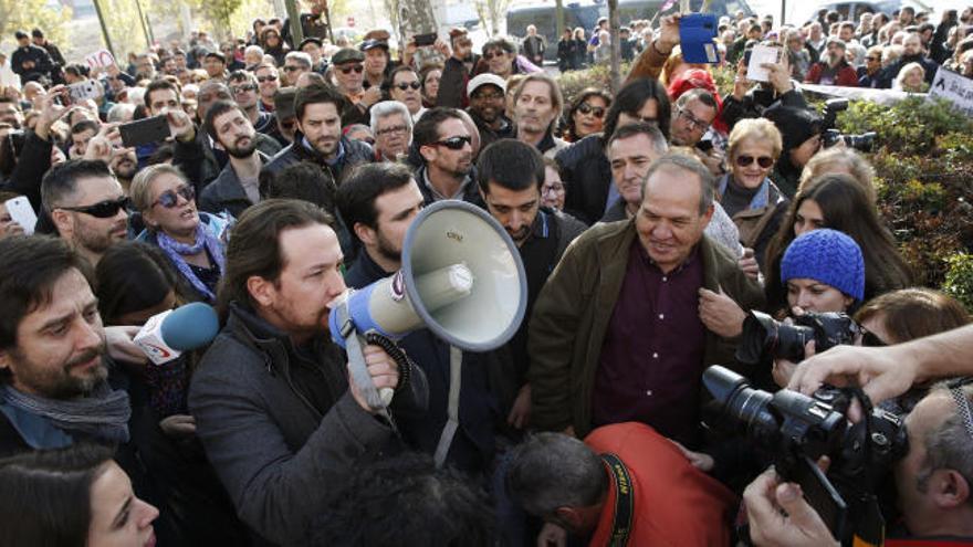 &#039;Escrache&#039; de Pablo Iglesias y Alberto Garzón a Gas Natural