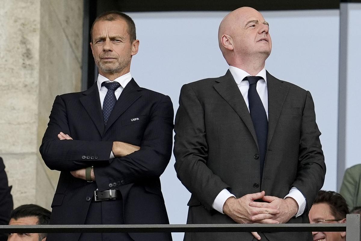 Los presidentes Aleksander Ceferin (UEFA) y Gianni Infantino (FIFA), a punto de presenciar el Suiza-Italia de la Eurocopa 2024.