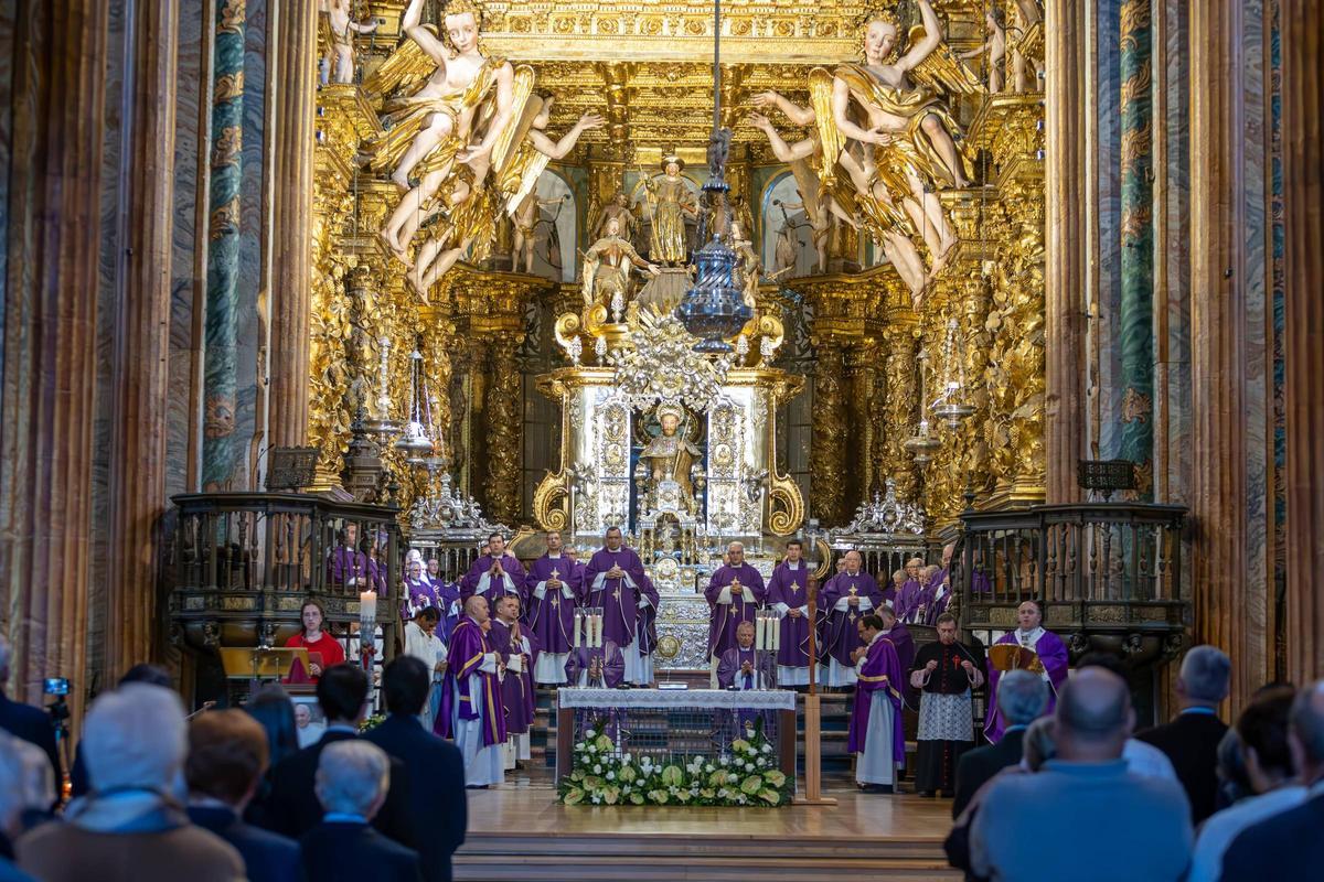 Santiago se despide del papa Francisco con una misa funeral en la Catedral