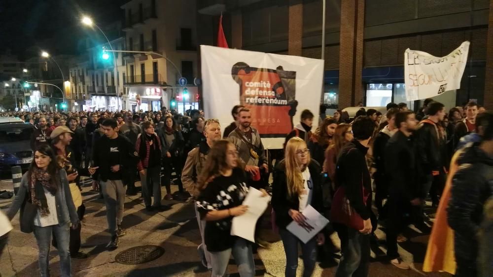 Uns 5.000 manresans surten al carrer per reclamar la llibertat dels exconsellers
