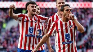 El centrocampista del Atlético de Madrid Koke Resurrección (d) celebra tras marcar el 1-0 durante el partido de LaLiga entre el Atlético de Madrid y el Valencia CF disputado en el estadio Metropolitano en Madrid. EFE/ Sergio Pérez. atletico madrid . valencia. liga españa 2025/2026 atletico madrid . valencia. 17. accion. riyadh air metropolitano