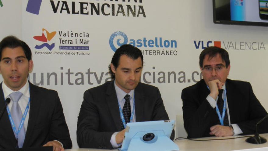 Luis María Pizana, Eduardo Dolón y Joaquín Albaladejo hoy en la presentación en Fitur de la aplicación