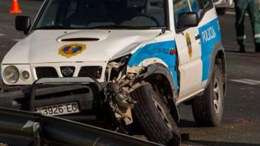 Un furgón arrolla a un coche de Policía mientras atendía un accidente en la Ronda Oeste