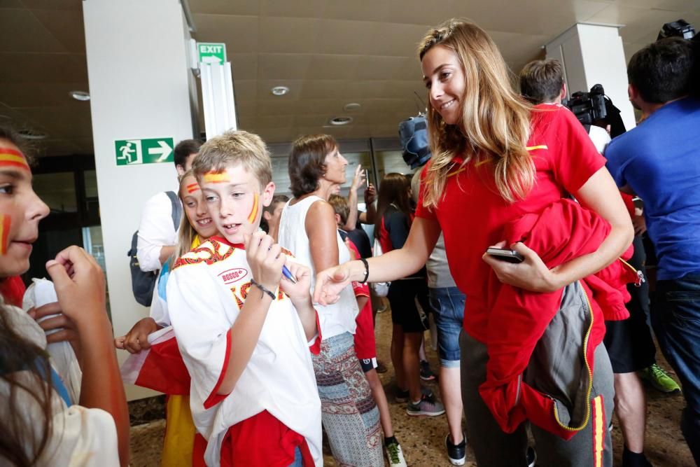 Recepción a Saúl Craviotto y a María López en el Aeropuerto de Asturias