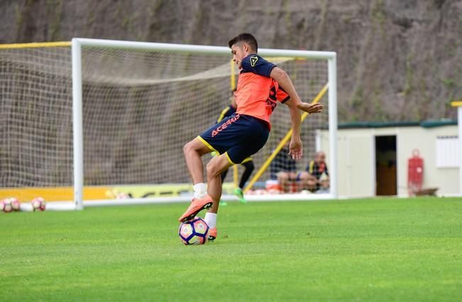 .Entrenamiento de la UD Las Palmas en Barranco ...