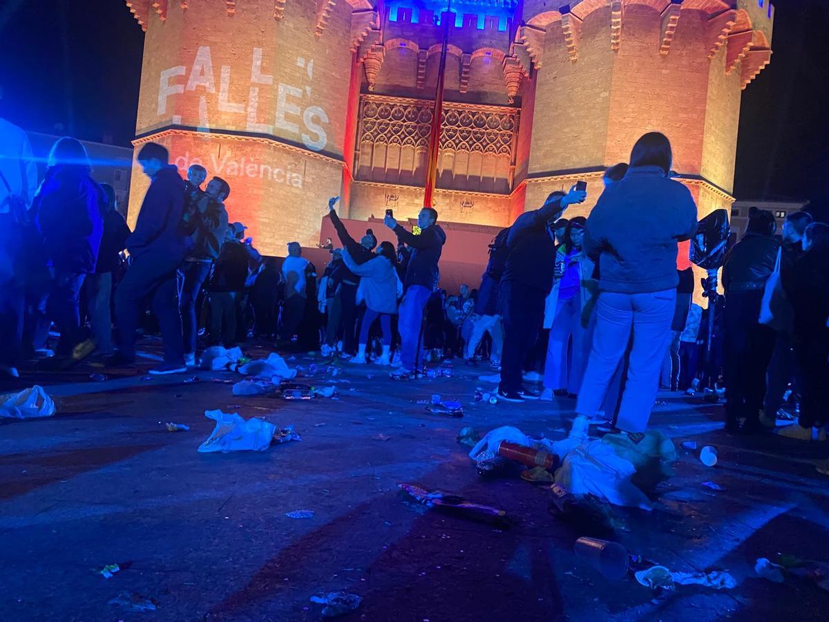 Residuos en la plaza de la Crida en València.