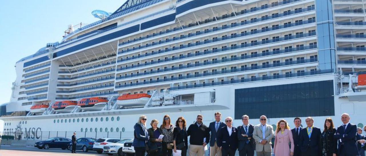 Escala de un buque de MSC en el Puerto de València. | LEVANTE-EMV