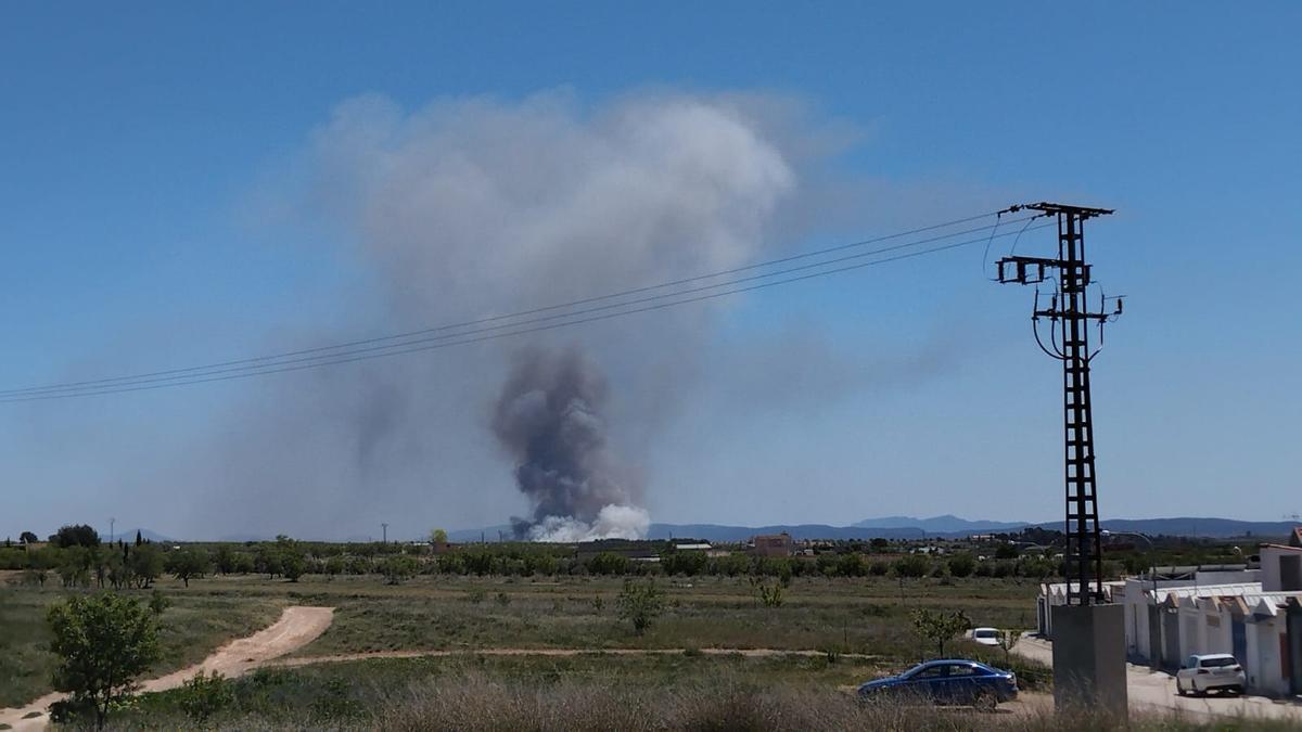 El incendio de la planta de residuos de San Antonio, desde Utiel.